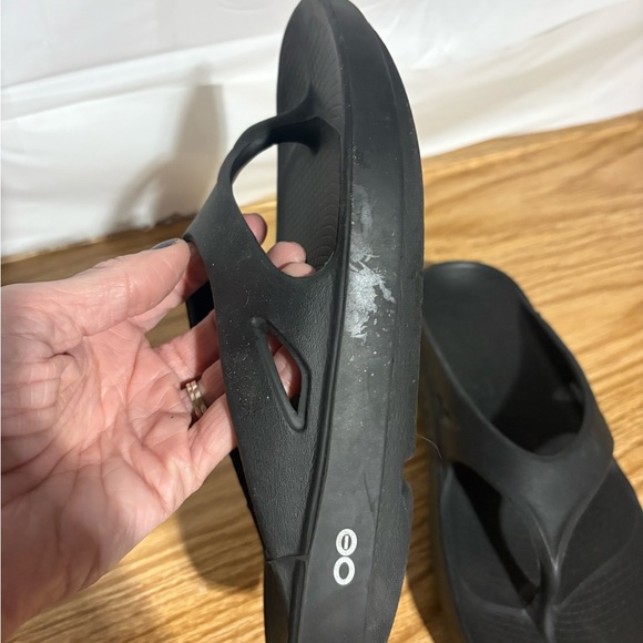 OOFOS Women's Black Comfort Sandals - Picture 2 of 7